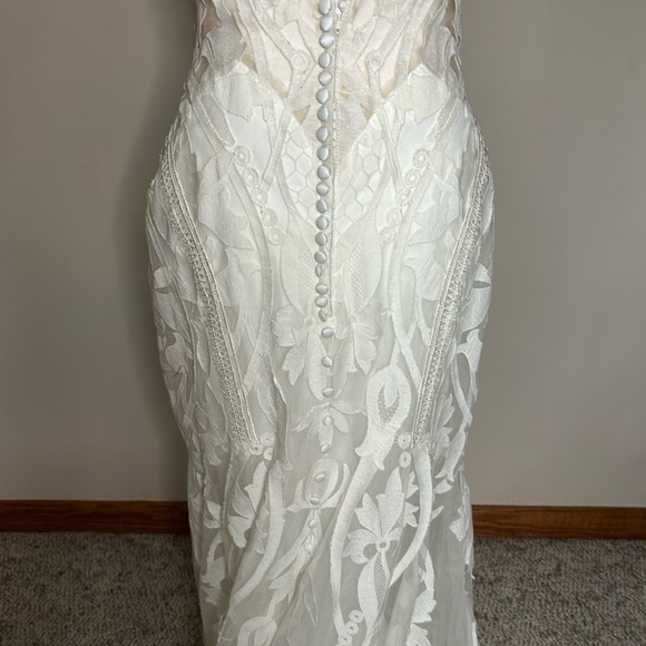Everly Bride wedding dress size 8. New! - Picture 4 of 16